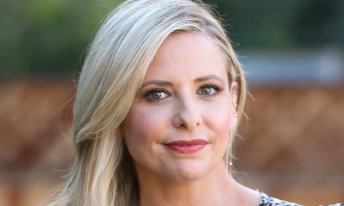 Sarah Michelle Gellar Looks Fabulous In A Hot Pink Barbie Swimsuit On Vacation Flipboard 