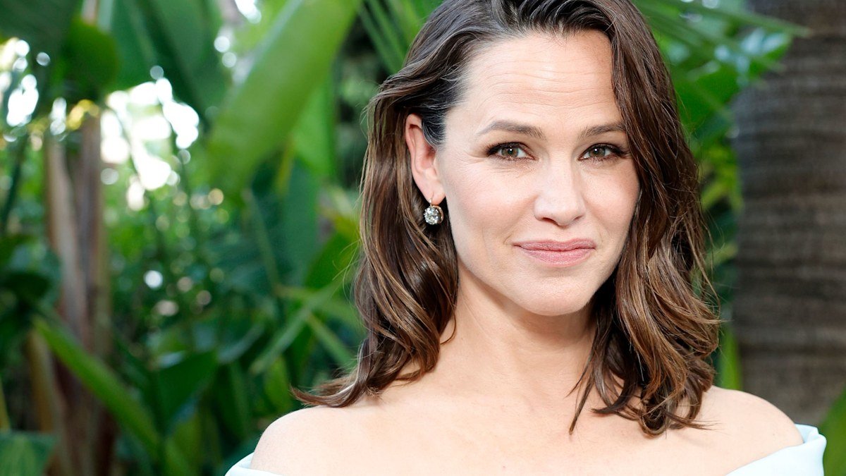 Jennifer Garner Sparks Engagement Reports With Stunning New Ring In Latest Outing Flipboard