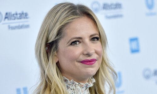 Sarah Michelle Gellar glistens in swimsuit photo as she marks special ...