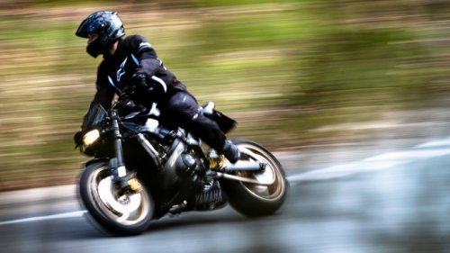 Hildesheim: Motorradfahrer stirbt bei Zusammenstoß mit Auto