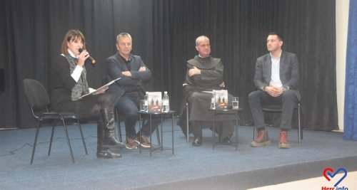 FOTO: Predstavljena knjiga o Hercegovki kojoj je u I. ratu ubijen otac, u II. muž, a u ratu u BiH sin i unuk