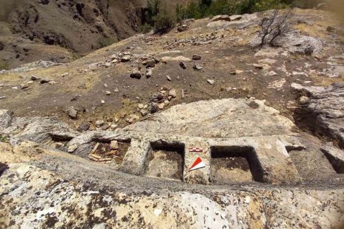 Fortified settlements containing open-air temples found in Türkiye