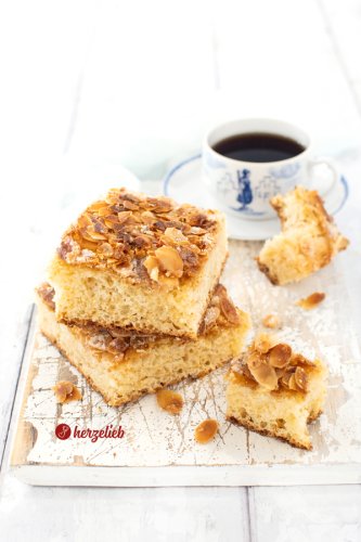 Buttermilch-Blechkuchen Rezept – schnell und mit Sahne
