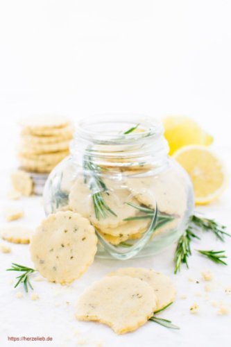 Zitronen Plätzchen mit Rosmarin – Kekse, die nach Sommer schmecken!