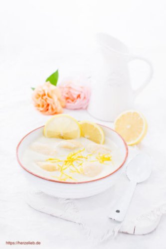Buttermilchsuppe mit Grießklöschen – Boddermelksupp med Klümp
