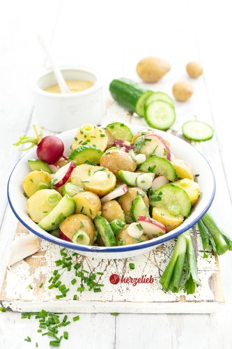 Dänischer Kartoffelsalat Rezept mit würzigem Senfdressing
