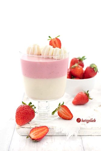 Quarkcreme mit Erdbeeren und Eierlikör – Dessert im Glas