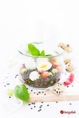 Belugalinsen-Salat – vegetarisch mit Ei und Mozzarella