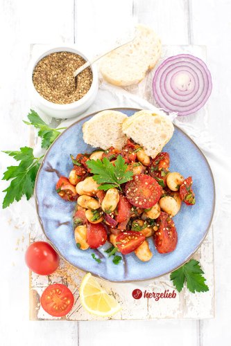 Tomatensalat mit Riesenbohnen - ein außergewöhnlicher Salat