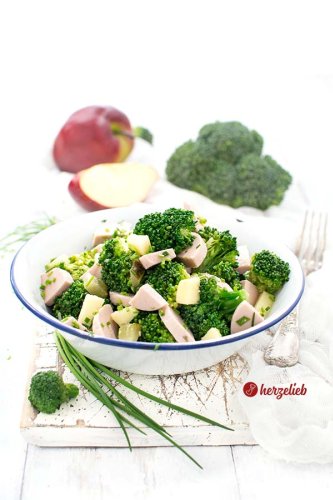 Brokkoli-Wurstsalat Rezept - schneller Salat zum Mittagessen