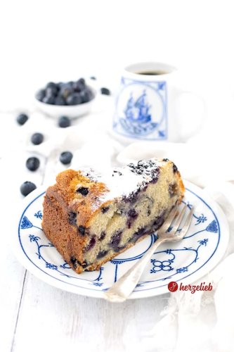 Joghurtkuchen mit Blaubeeren Rezept - fruchtiger Sommerkuchen