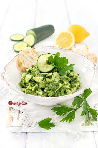 Grüne Göttin Salat - schneller Spitzkohlsalat mit Gurke
