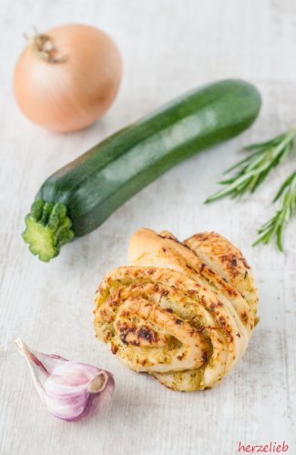 Zucchini Franzbrötchen Rezept – Toller Snack und schnelles Fingerfood zum Grillen!