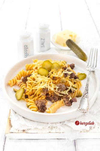Burger-Nudelauflauf Rezept - schneller Nudelauflauf mit Hack