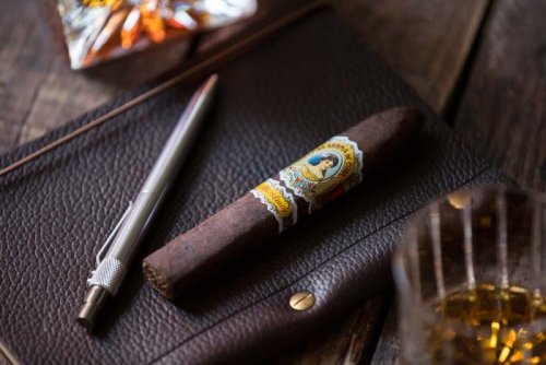 Cigar Review: La Aroma de Cuba Mi Amor Belicoso