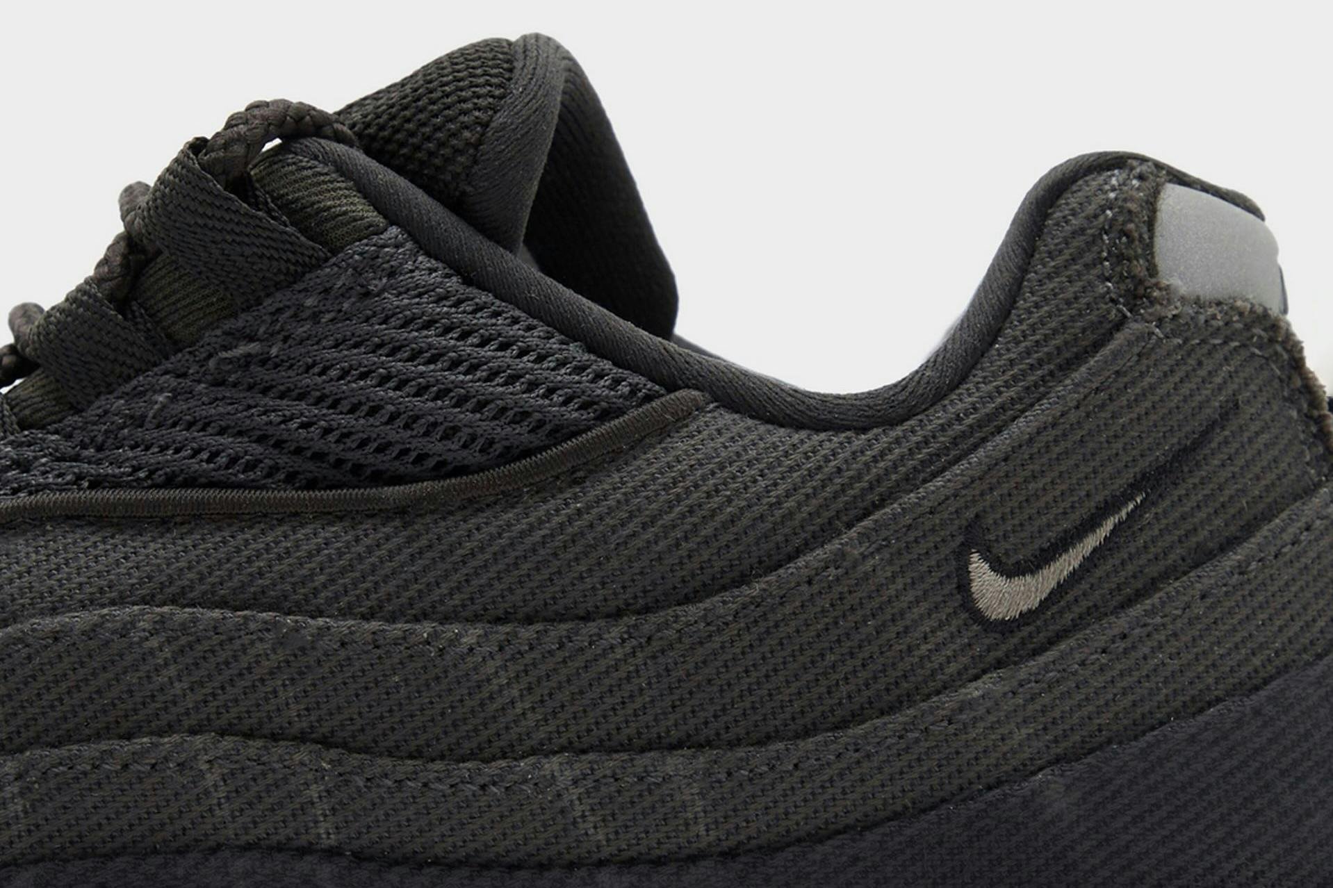 Nike’s Dark Air Max Is an Undercover Rugged Masterpiece