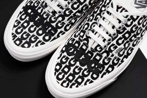 COMME des GARÇONS' New Vans Sneakers Are for the Heads
