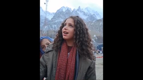 Woman from Gilgit-Baltistan beautifully sings Asha Bhosle’s In Ankhon Ki Masti, wows people