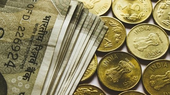 INR USD | RBI likely selling dollar to support rupee amid slide in exchange rate