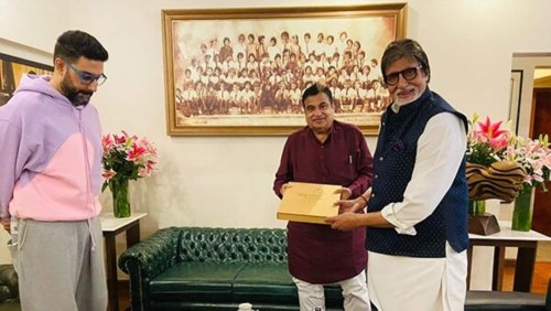 Union minister Nitin Gadkari calls on Bollywood superstar Amitabh Bachchan