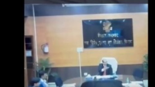 watch-bihar-ias-officer-abuses-in-meeting-deputy-collector-hai