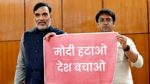 Poster war continues, AAP to display signs against PM Modi across country