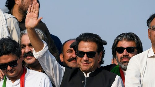 Imran Khan ended Azadi march abruptly after talking to these 3 persons: Report