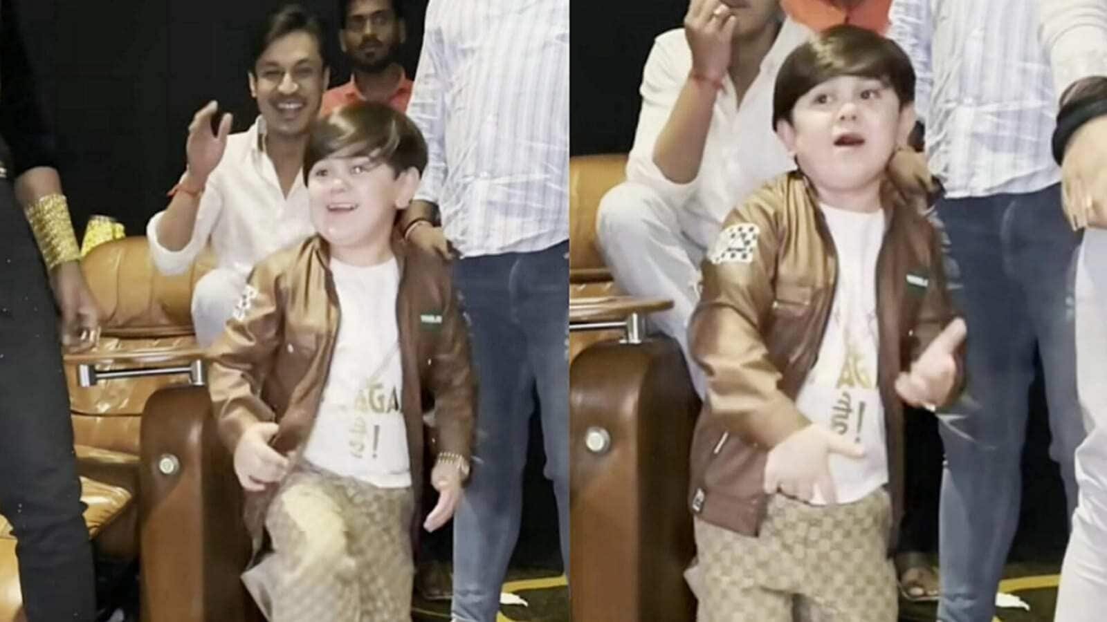Abdu Rozik books entire theatre to watch Shah Rukh Khan's Pathaan with  paparazzi, dances to Jhoome Jo Pathaan. Watch | Flipboard