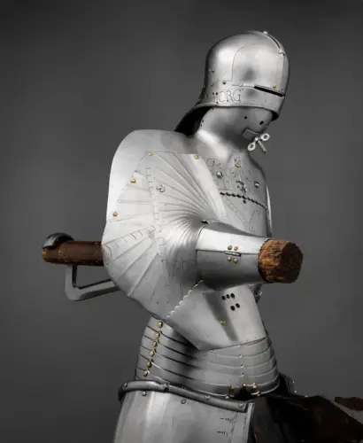 25 stunning pieces of armor from throughout history
