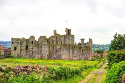10 Castles Connected to Richard III