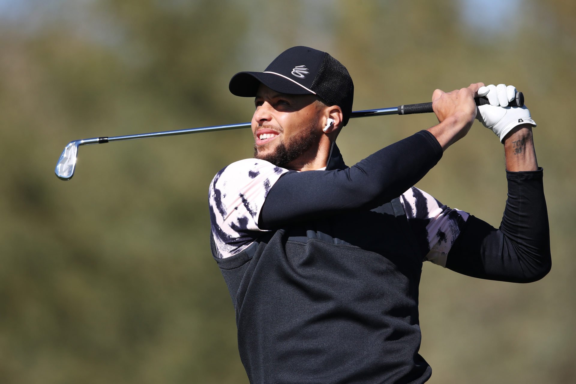 Golfer's mysterious 'RAW' hat at PGA Championship causes quite the stir ...