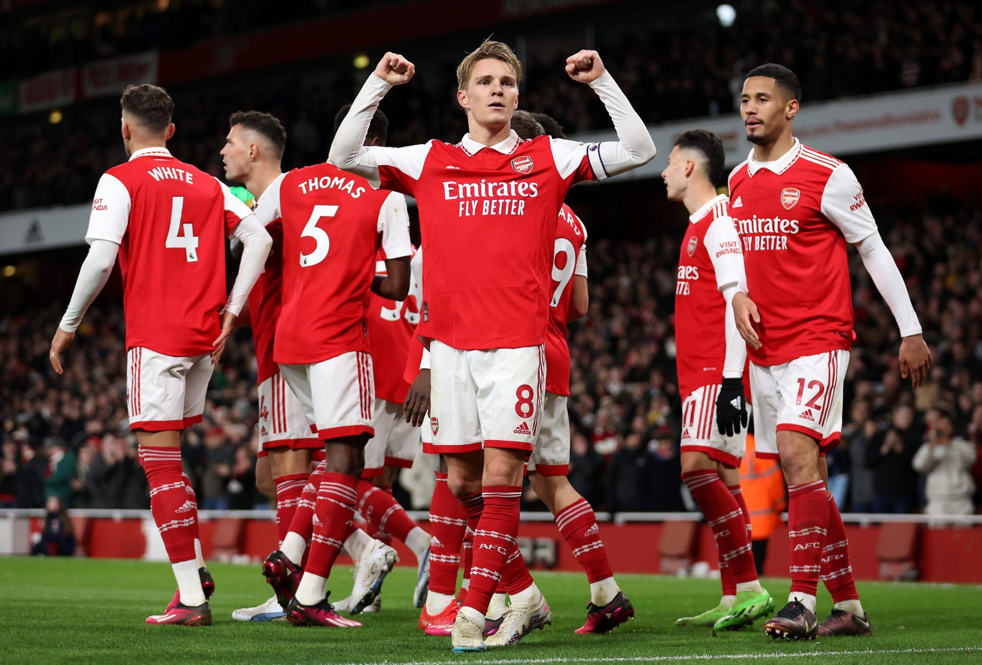 Arsenal extend lead at the top of the Premier League with Everton demolition - cover
