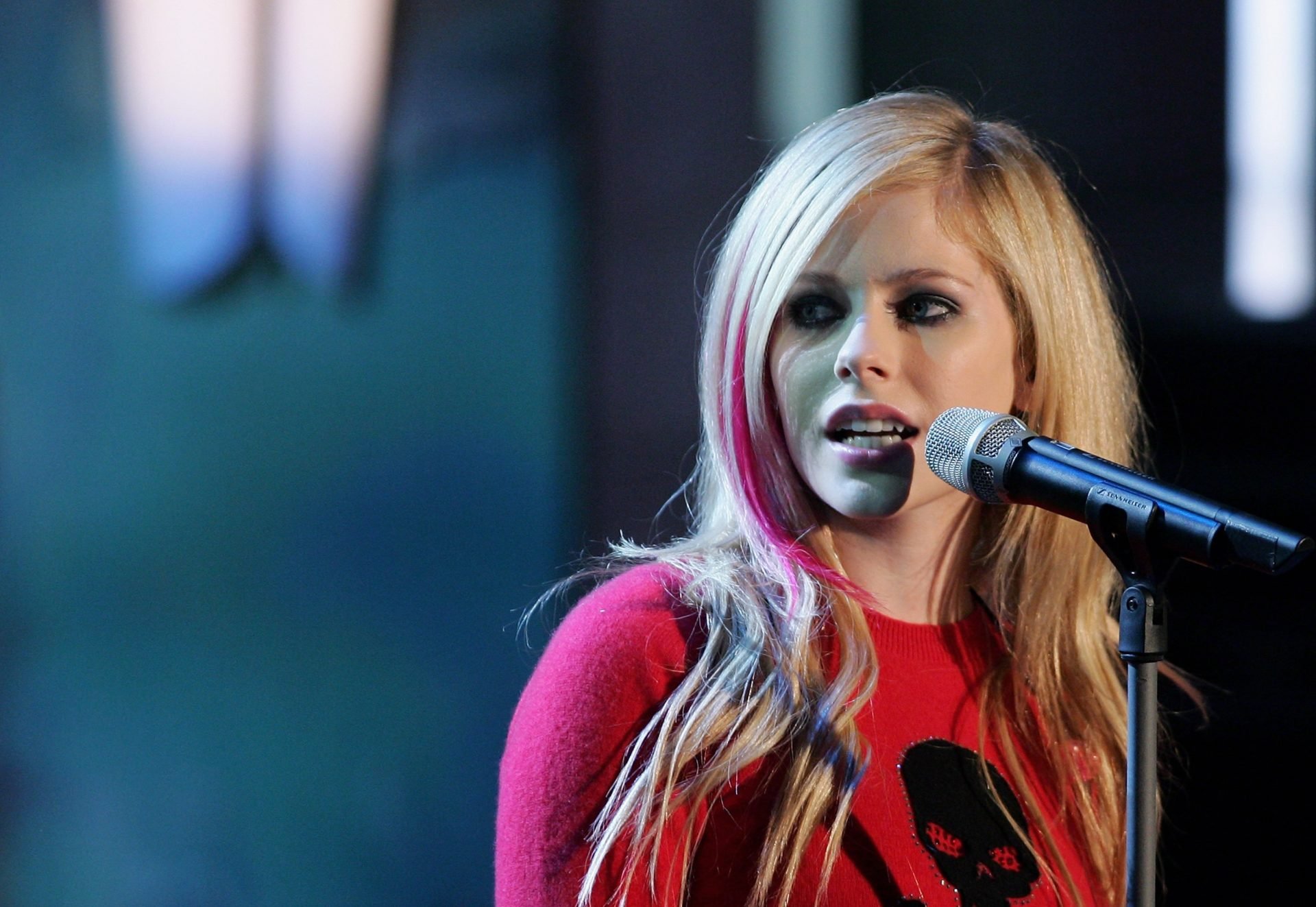 Avril Lavigne conspiracy theory claims singer was replaced with lookalike clone
