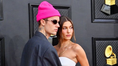 Justin Bieber Seen In 1st Photos Since Face Was Paralyzed Arriving In LA With Hailey: Photos