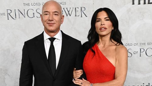 Jeff Bezos Playfully Taps GF Lauren Sanchez’s Butt On South Of France ...