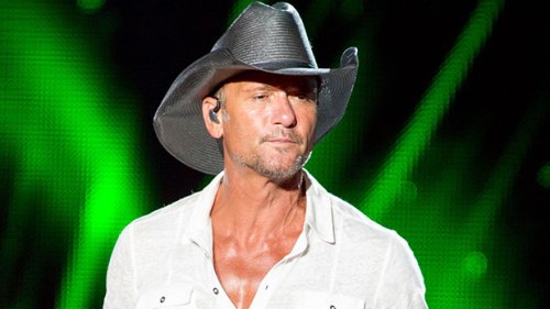 Tim McGraw Honors Late Dad Tug By Wearing His Phillies Jersey To World ...