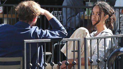 Malia Obama Spotted Smiling During Shopping Trip With Hunky Mystery Man: Photos
