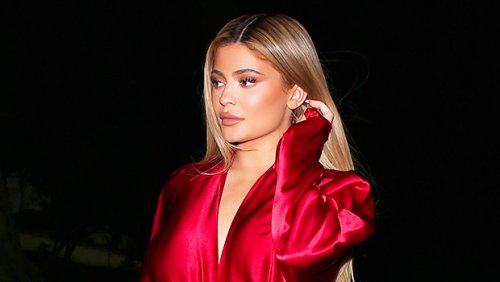 Kylie Jenner Shows Off Insanely Elaborate Holiday Lights Outside Her ...