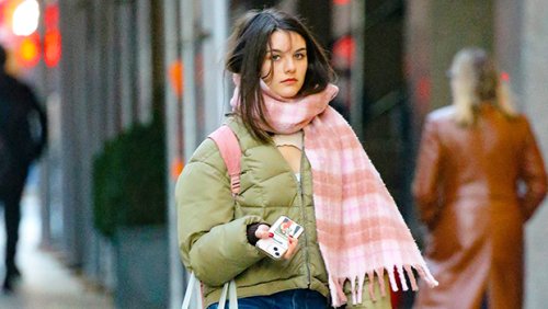 Suri Cruise, 16, Rocks Flared Jeans & Looks Just Like Mom Katie Holmes ...