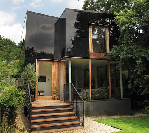Opaque Black Glass Clads a Home with London’s Greenery