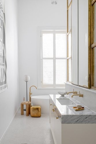 Narrow Small Bathroom Layout Ideas for More Function and Style Too