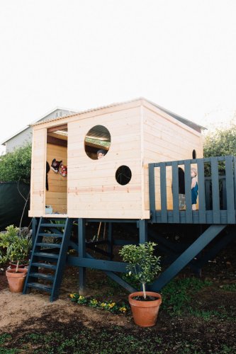 15 Modern Playhouses for Cheerful Backyards