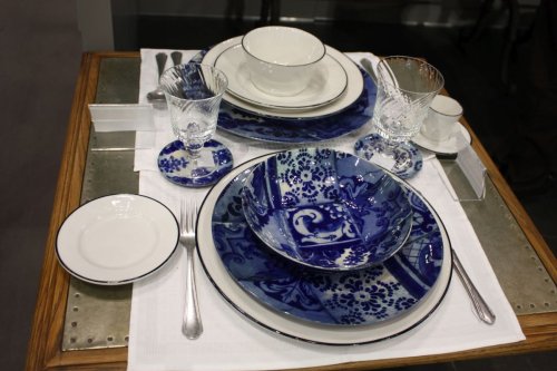 23 Table Setting Ideas That Start With the Plates Instead of the Flowers