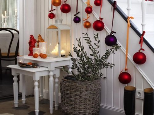 Christmas Stair Decorations – Beautiful Ideas To Spruce The Holiday