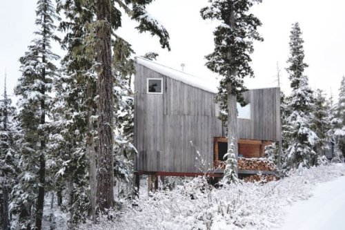 A cabin in the woods – a cozy retreat any time of the year