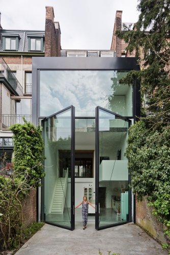 Contemporary House Extension Features The World's Largest Pivoting Doors
