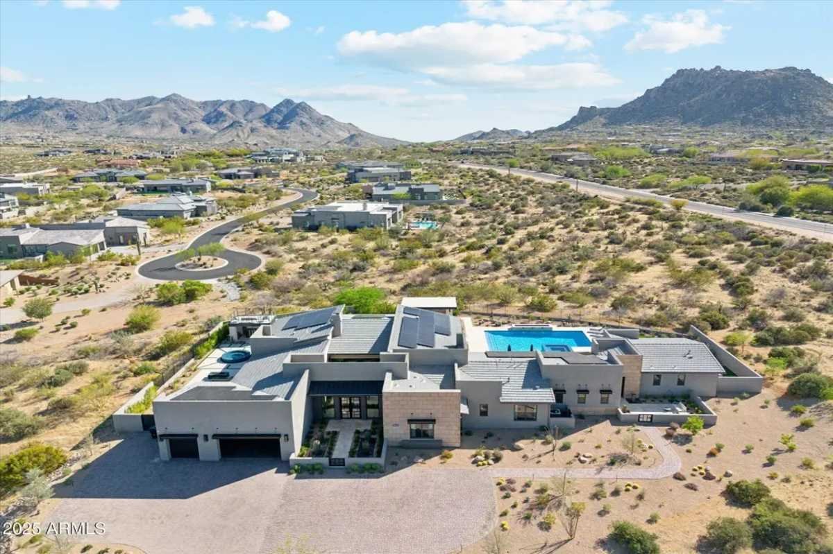 24. Tour This 5,004 Sq. Ft. Contemporary Mansion in Scottsdale, AZ
