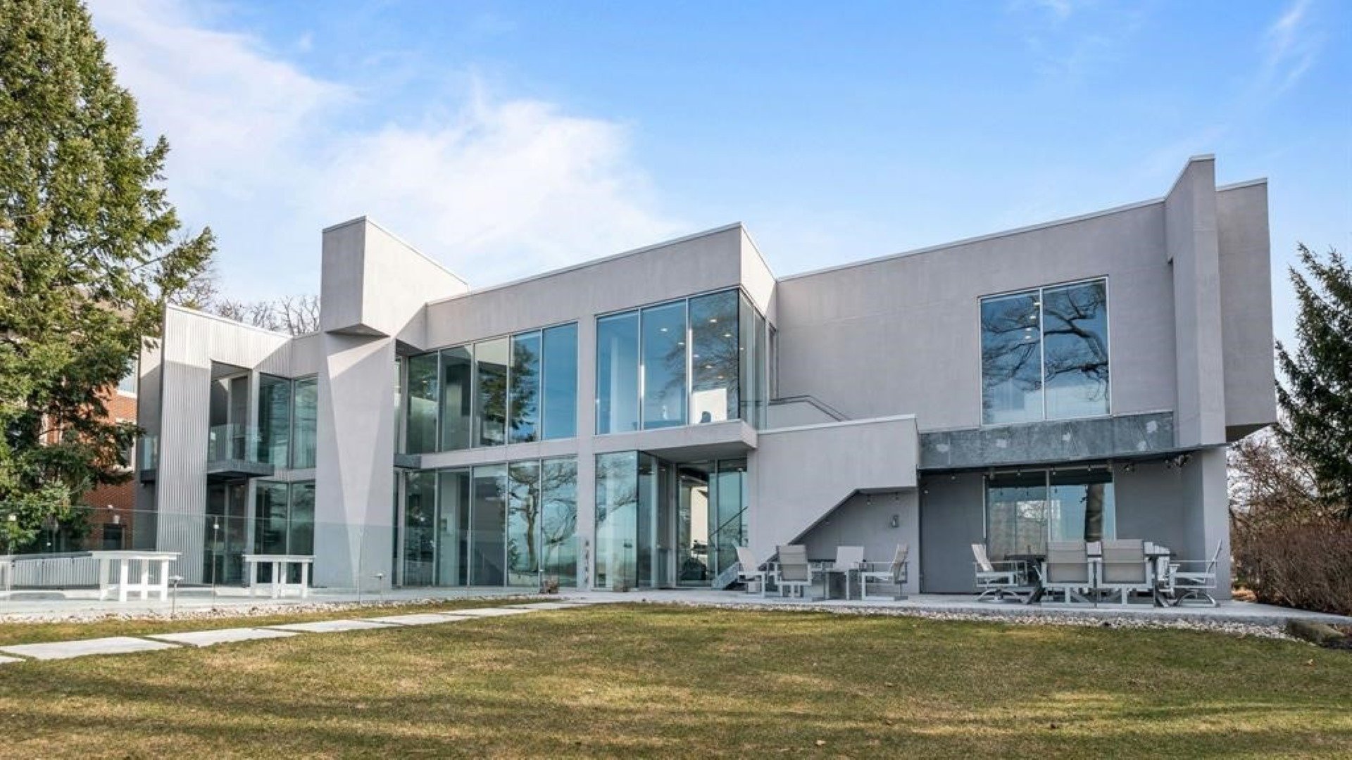 6. Tour This 7,042 Sq. Ft. Estate in West Bloomfield, MI