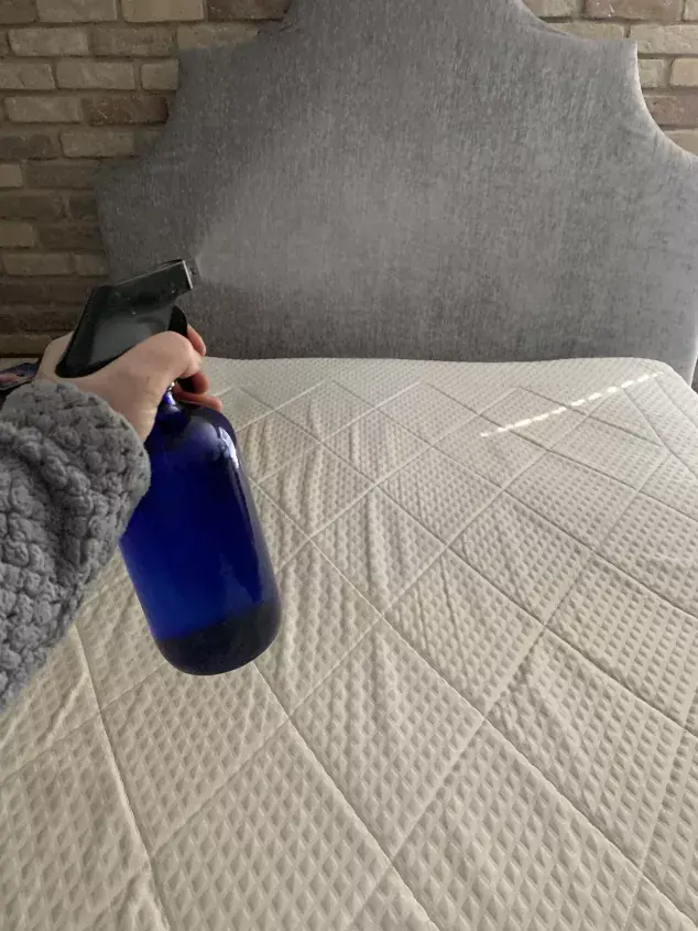 Remove stains from your mattress with this simple trick 