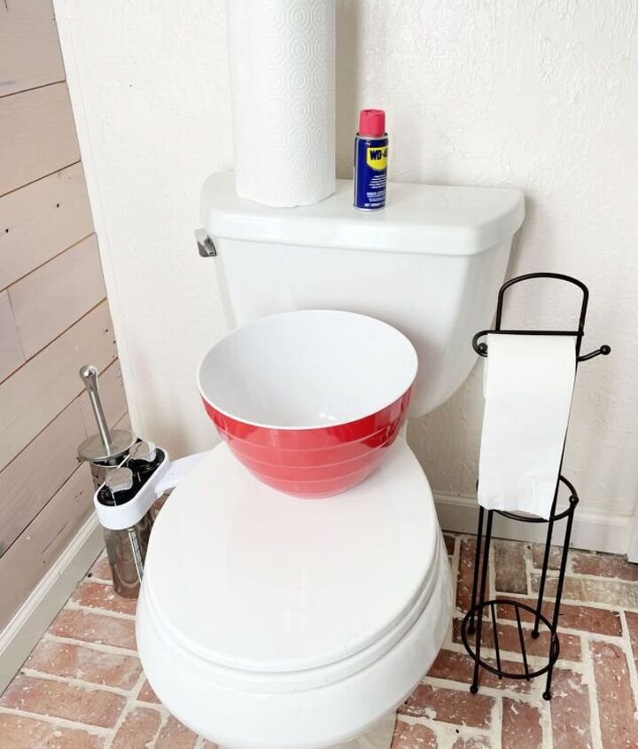 How to Clean Your Toilet With WD-40